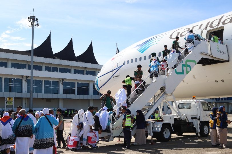 kloter-14-tutup-pemberangkatan-haji-embarkasi-padang-2026