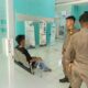satpol-pp-padang-evakuasi-pria-mengamuk-ke-rsj-saanin