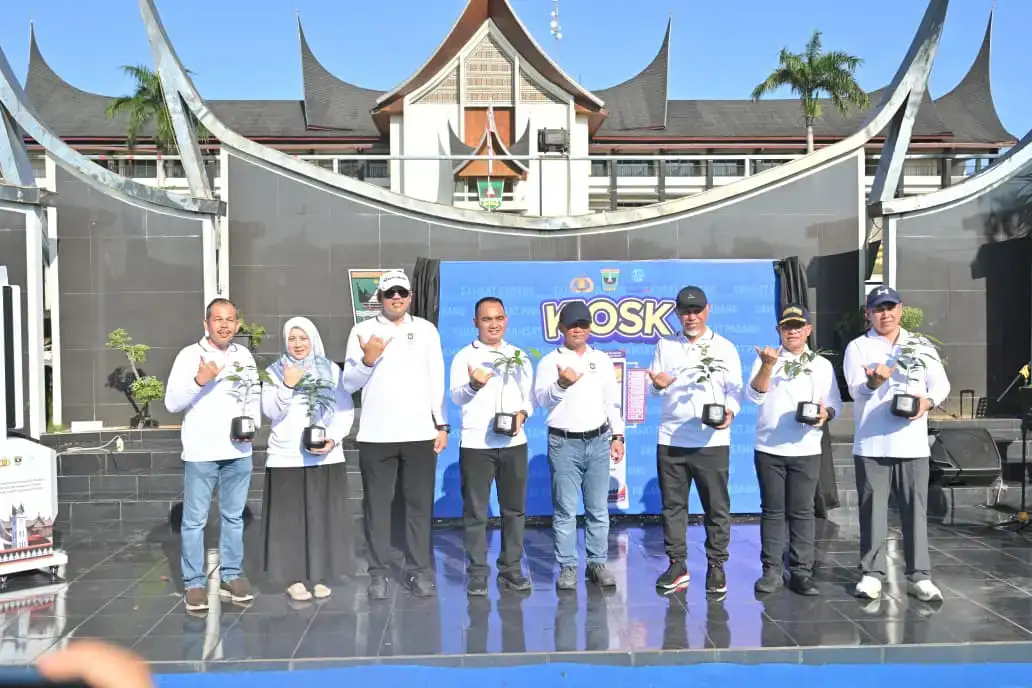 soft-opening-samsat-kiosk-jadi-tonggak-transformasi-digital-pelayanan-pajak-di-sumbar