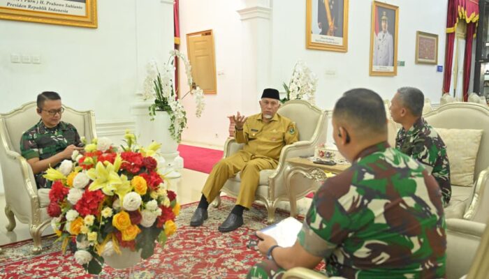 Mahyeldi Bahas Penelitian Penanganan Bencana dengan TNI