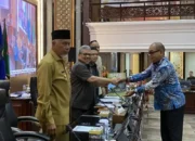 paripurna-penyampaian-pandangan-fraksi-dprd-sumbar-terhadap-ranperda-penyelenggaraan-jalan
