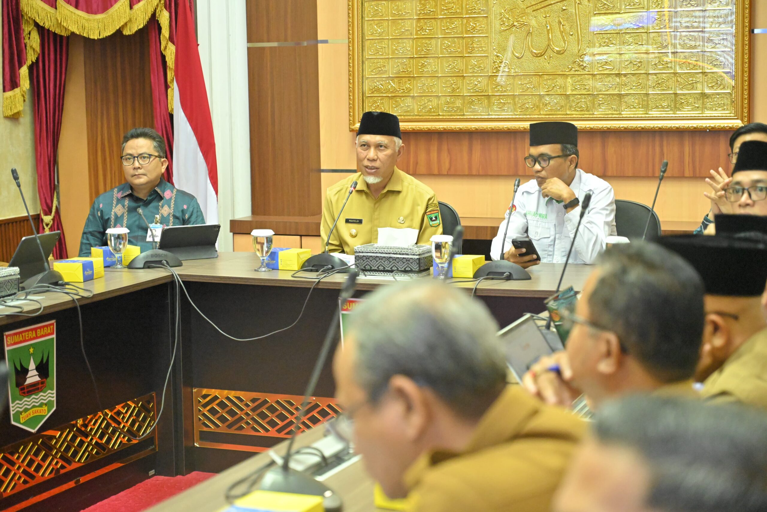 rapat-kneks,-gubernur-mahyeldi:-paparkan-progres-pengembangan-ekonomi-dan-keuangan-syariah-di-sumbar