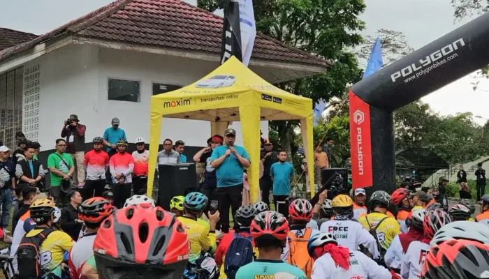 Maxim Dukung Ribuan Pesepeda di Padang Panjang