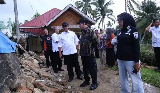 wali-kota-payakumbuh-zulmaeta-tinjau-titik-terdampak-banjir-dan-longsor