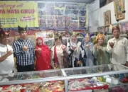 istri-menteri-tenaga-kerja-terkagum-kagum-dengan-tingkuluak-dan-deta-produksi-permata-hati