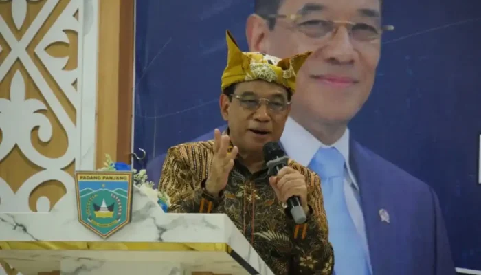 Wamenkes Dorong Penguatan SDM Kesehatan di Padang Panjang