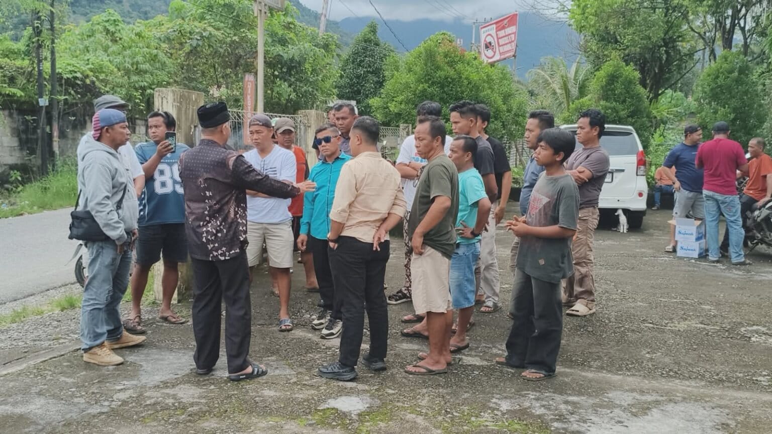 datangi-kan-limau-manih,-f-peran-lima-minta-lembaga-yang-boikot-pt-semen-padang-dibubarkan