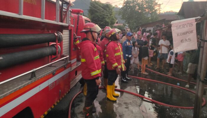 Damkar Padang Catat Lebih dari 100 Kebakaran