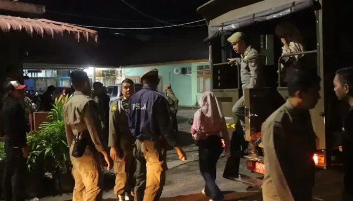 Patroli Satpol PP Padang Amankan 22 Individu di Penginapan
