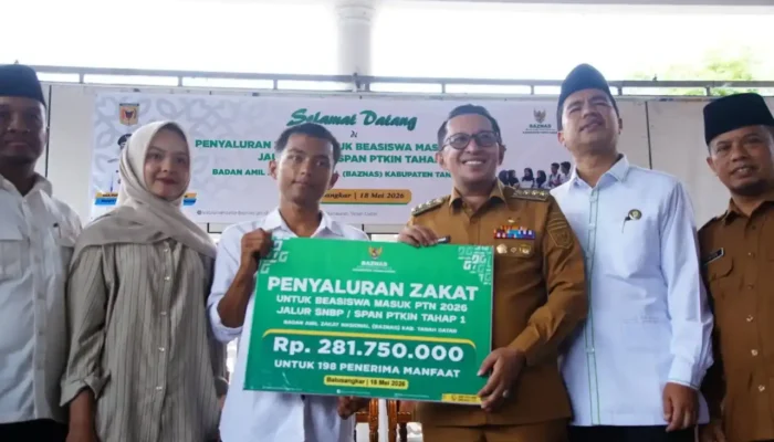 Baznas Tanah Datar Salurkan Beasiswa untuk 198 Mahasiswa