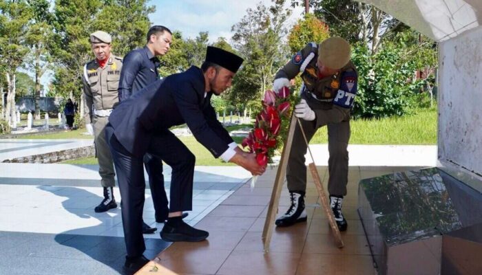 Pemkot Padang Panjang Ziarahi Makam Pahlawan Peringati Harkitnas