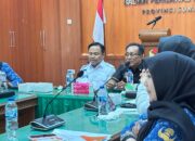 bawaslu-sumbar-gandeng-media-dan-mahasiswa bahas-literasi-demokrasi,-novrianto:-berita-harus-cepat-dan-tepat