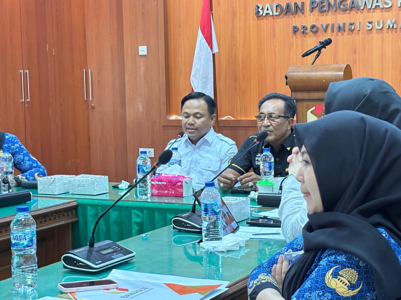 bawaslu-sumbar-gandeng-media-dan-mahasiswa bahas-literasi-demokrasi,-novrianto:-berita-harus-cepat-dan-tepat