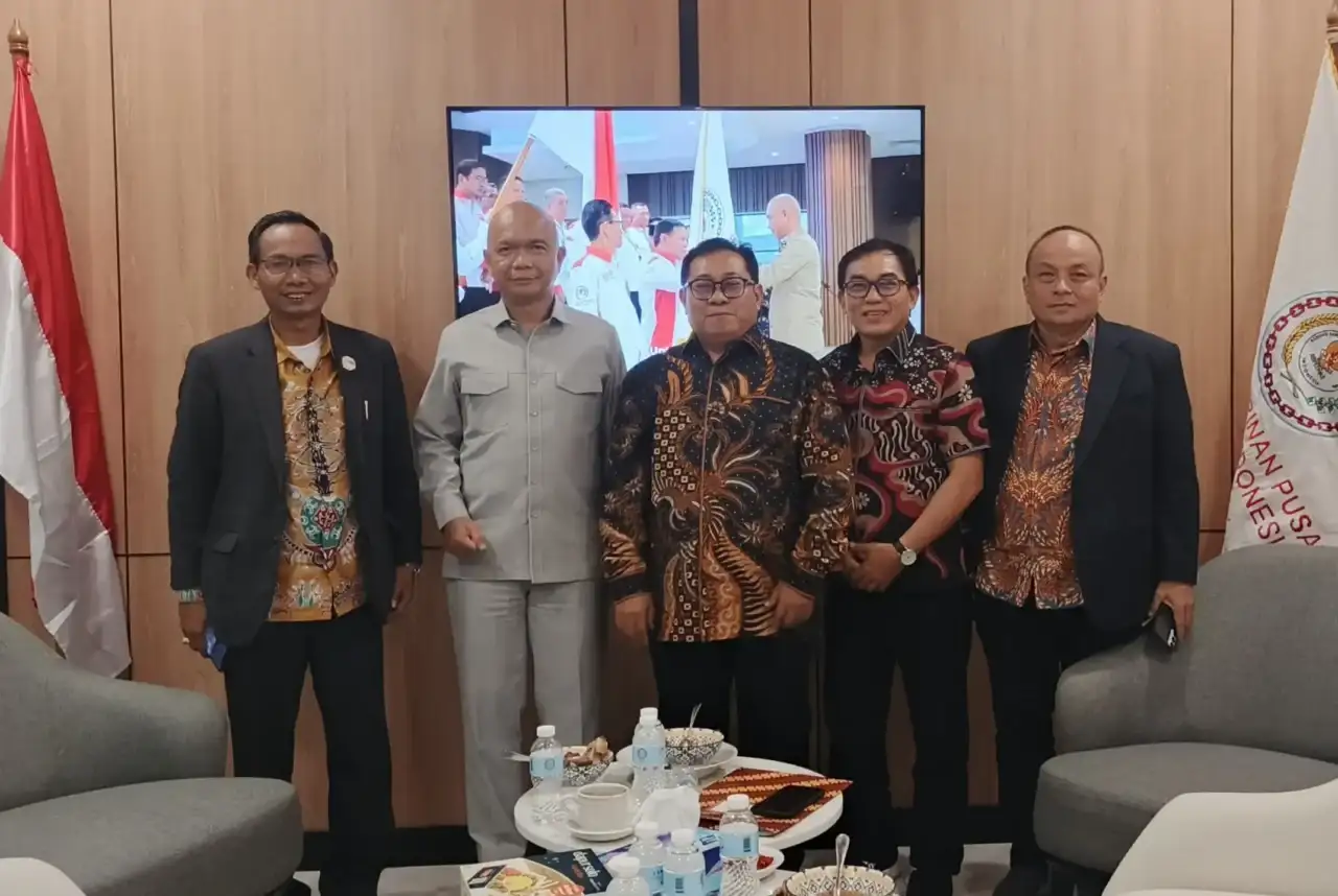 ketum-smsi-firdaus-dan-jam-intel-kejagung-reda-mathovani-bahas-sukseskan-jaga-desa-dan-jaga-dapur-mbg