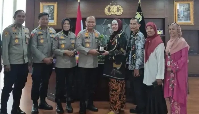 Kapolda Sumbar Sumbang Seribu Bibit Pohon untuk IMLF-4