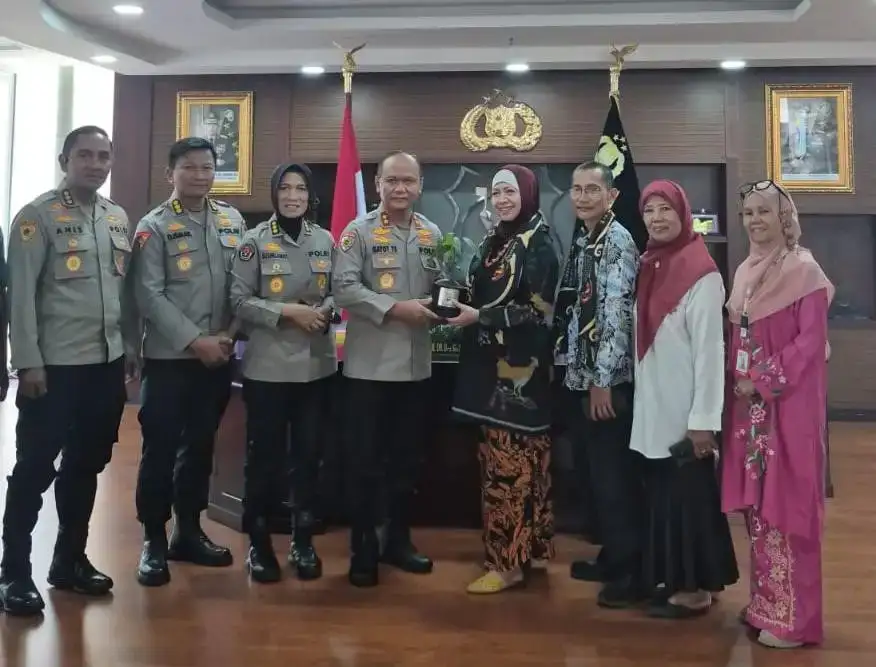 penanaman-pohon-imlf-4,-kapolda-sumbar-sumbangkan-1.000-bibit-pohon