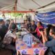 kasubbid-penmas-bidhumas-polda-sumbar-kompol-adhi-jais-ngopi-bareng-dengan-awak-media-di-posko-teh-talua