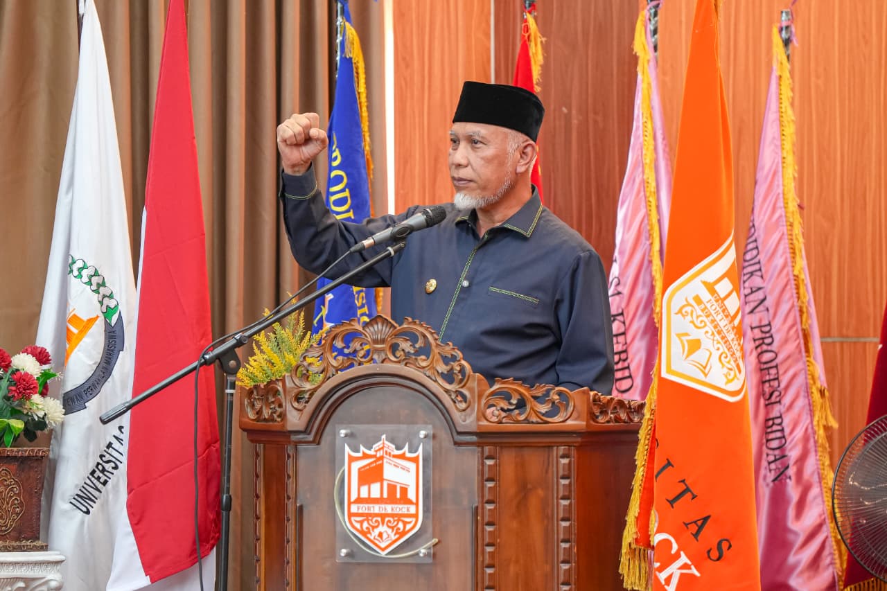 gubernur-mahyeldi-dorong-penguatan-sdm-adaptif-dan-berbudaya-pada-icof-2026-universitas-fort-de-kock