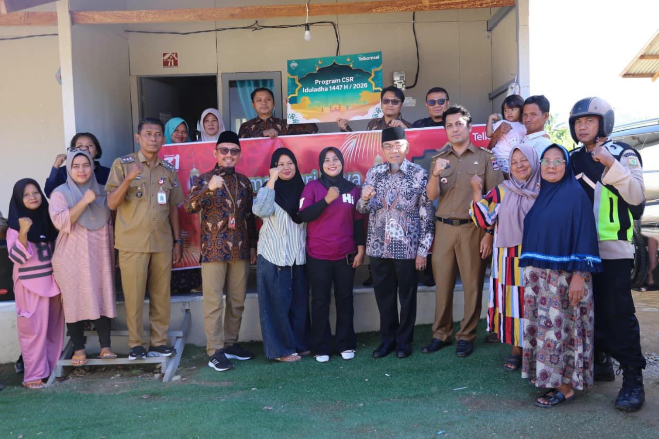 wawako-maigus-nasir-terima-bantuan-sapi-kurban-dari-telkomsel