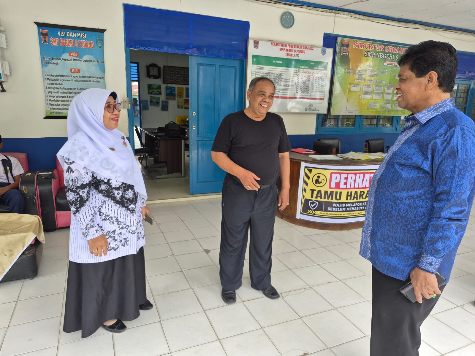 makdang -jupri-tinjau-pembangunan-ruang-bk-smpn-6-dari-hasil-pokirnya