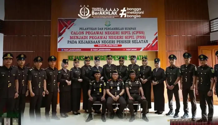 Kejari Pesisir Selatan Lantik 17 CPNS Menjadi Pegawai Negeri