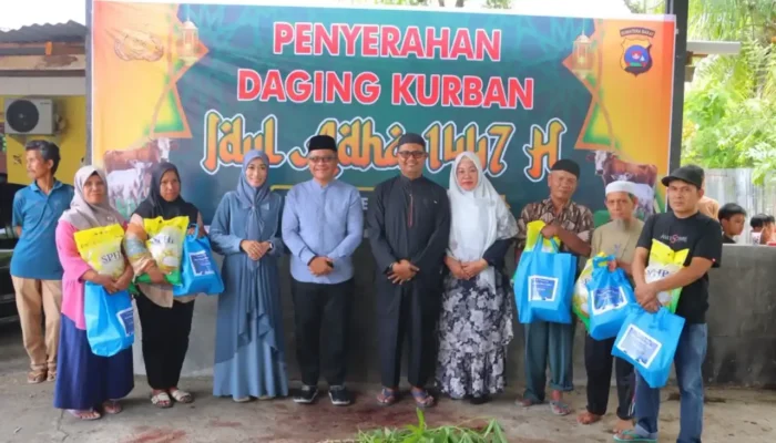 Polres Pesisir Selatan Bagikan Hewan Kurban kepada Warga Kurang Mampu