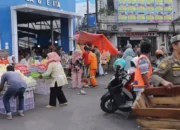 Satpol PP Padang Tertibkan Pedagang di Fasilitas Umum
