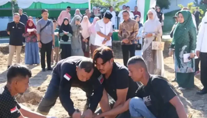 Pemko Bukittinggi Salurkan Daging Qurban kepada Warga Prasejahtera