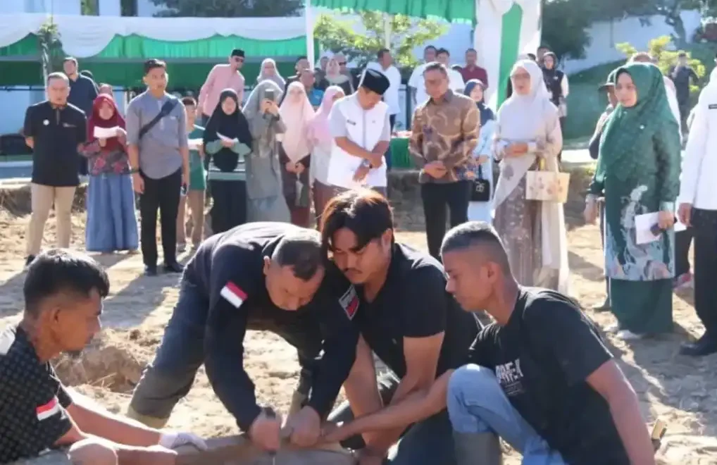 pemko-bukittinggi-sembelih-12-sapi-dengan-mitra-kerja