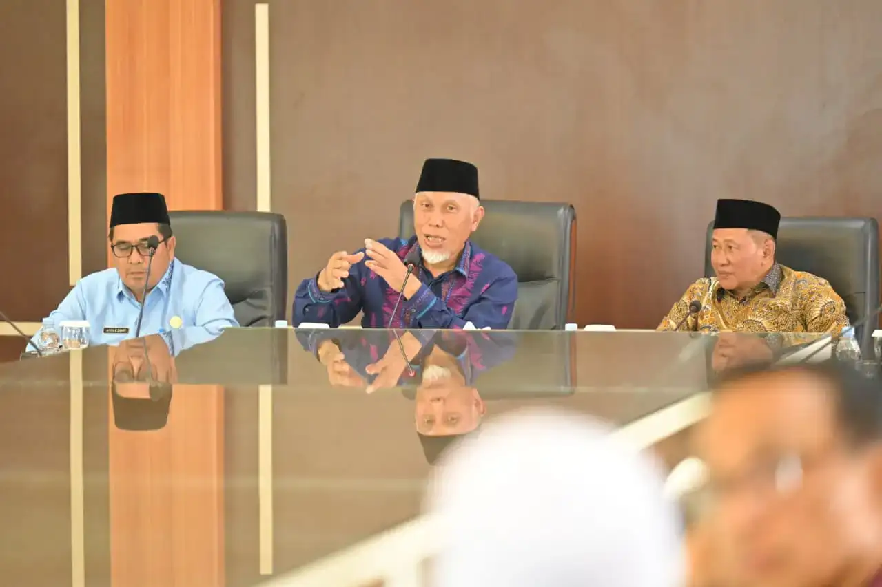 mahyeldi-:-pemprov-sumbar-siap-sukseskan-peringatan-satu-abad-jam-gadang
