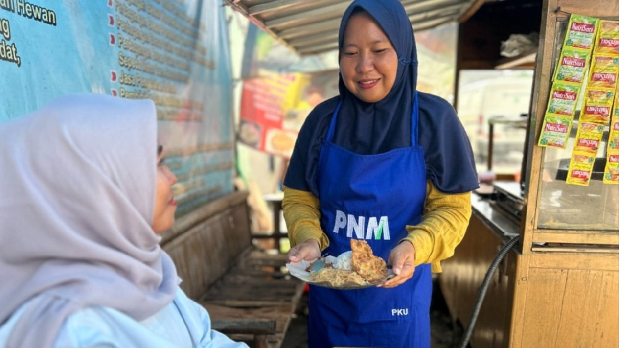 perempuan-ini-sukses-kembangkan-usaha-rumahan-hingga-jadi-andalan-transaksi-warga-melalui-brilink-agen