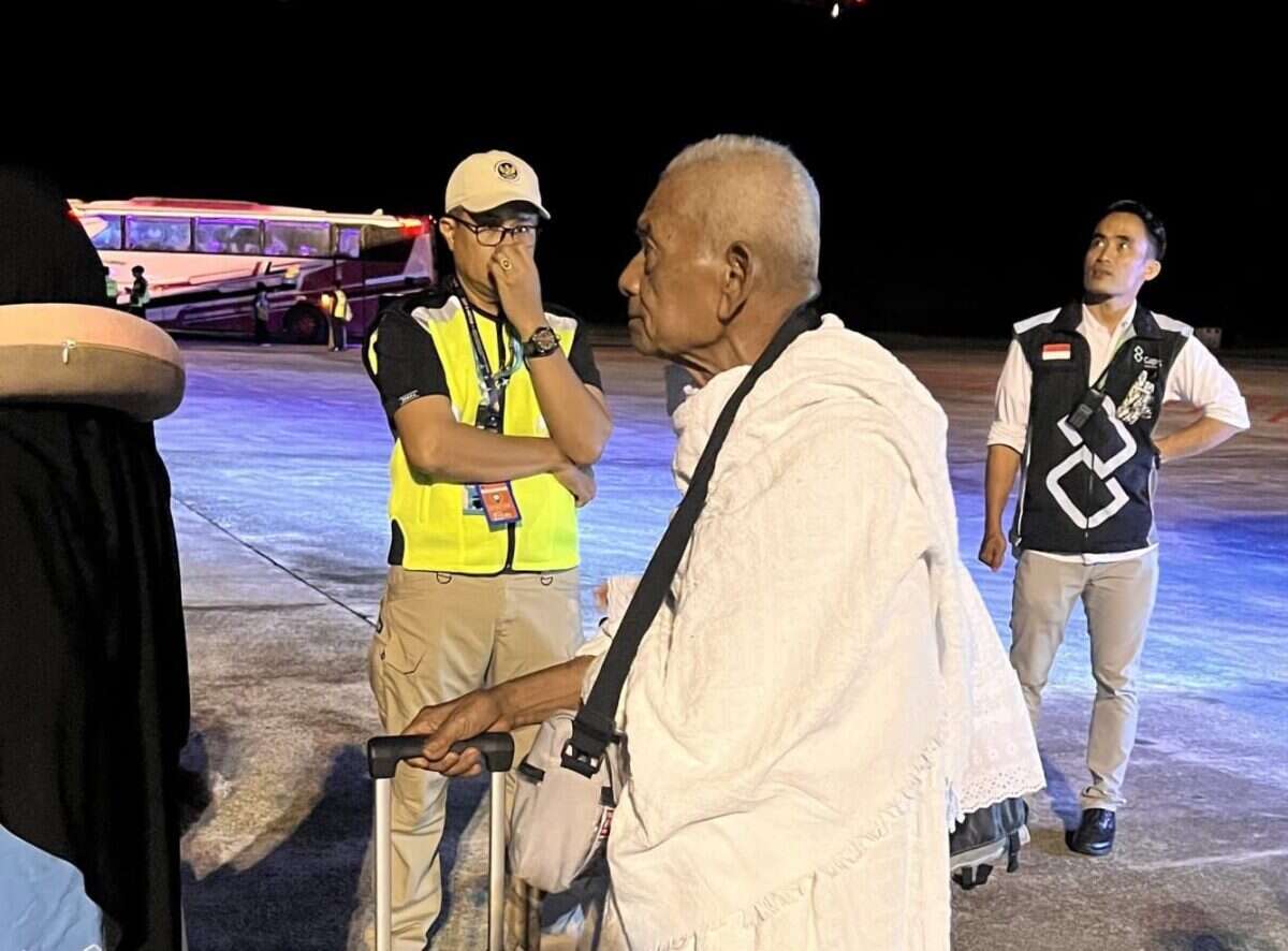 Jemaah haji Kloter 12 Embarkasi Padang resmi menjadi rombongan perdana gelombang II yang diterbangkan menuju Jeddah, Arab Saudi, Kamis (7/5/2026) dini hari.