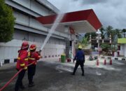 PT Pertamina Patra Niaga Regional Sumatera Bagian Utara (Sumbagut) menggelar simulasi penanggulangan keadaan darurat dengan skenario kebakaran sepeda motor di SPBU 14.251.520, Jalan By Pass Tanjung Aur, Kecamatan Koto Tangah, Kota Padang, Rabu (6/5/2026).