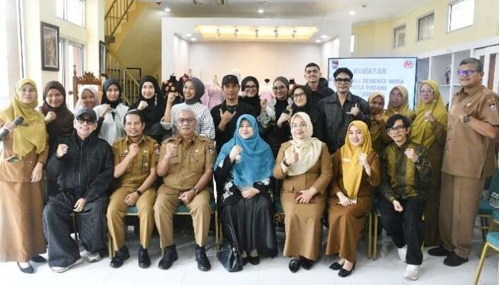 Desainer Muda Binaan Dekranasda Padang Pamerkan Koleksi Busana Kreatif