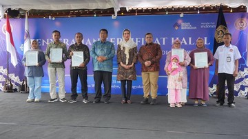 kemenpar-apresiasi-bpjph-sedia-31.548-sertifikat-halal-umk-desa-wisata