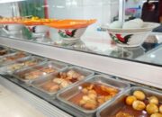 siasat-pedagang-warteg-hindari-fenomena-aneh-pembeli-‘in-this-economy’