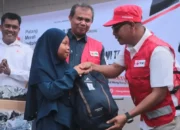 pmi-sumbar-salurkan-1.500-paket-school-kit-untuk-anak-anak-terdampak-bencana-di-agam,-pesisir-selatan-dan-tanah-datar
