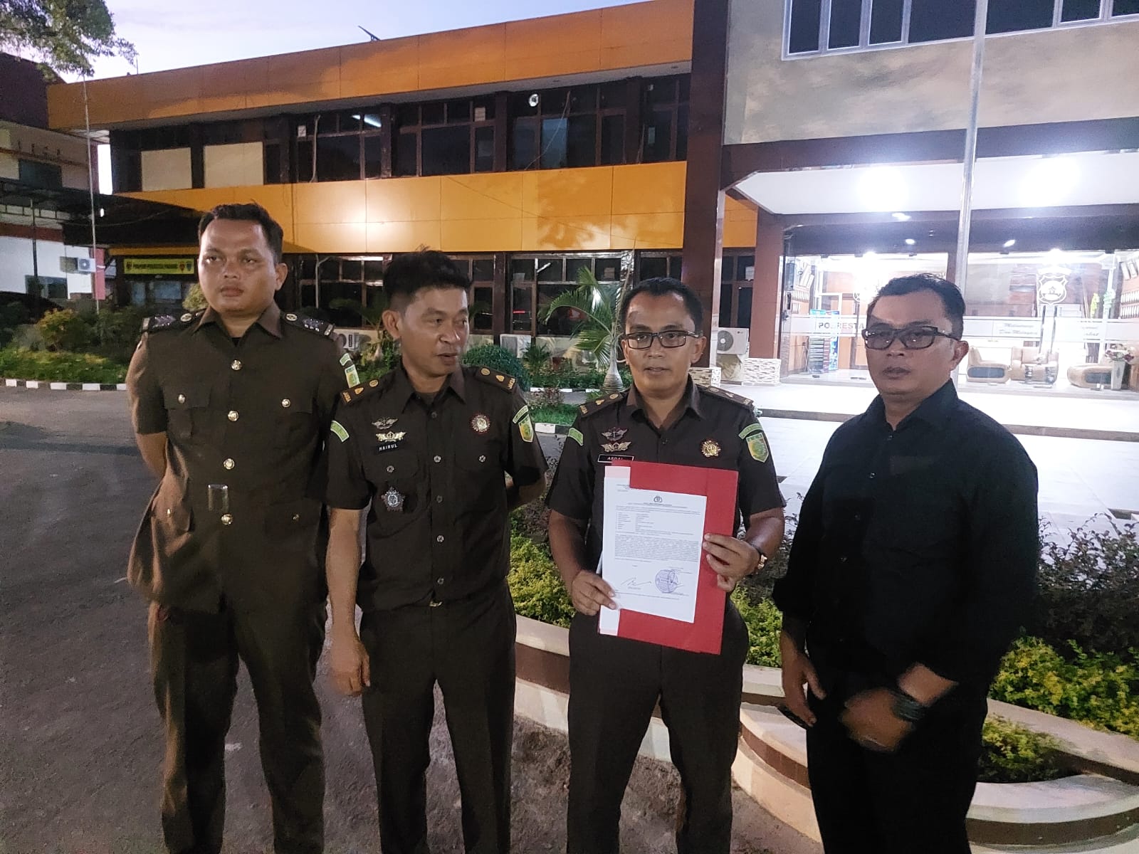 kajari-padang-laporkan-suharizal,-pengacara-benny-saswin-ke-polresta