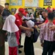 pmi-sumatera-barat-serahkan-500-paket-school-kit-kepada-siswa-sd-di-tanah-datar