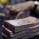 ojk-pastikan-tak-ada-penarikan-dana-massal-di-bank-buntut-rupiah-jatuh