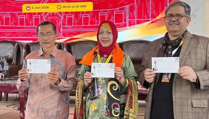 IMLF-4 Terbitkan Sampul Peringatan Satu Abad Jam Gadang