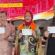delegasi-dan-ketua-imlf-4-tandatangani-sampul-peringatan-imlf-4-100-tahun-jam-gadang
