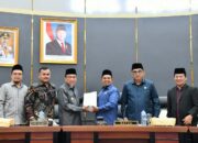 wawako-maigus-nasir-sampaikan-ranperda-lpkd-2025-kepada-dprd-padang