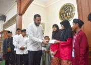 wako-fadly-amran-serahkan-reward-subuh-mubarakah-di-masjid-as-salam-dangau-teduh