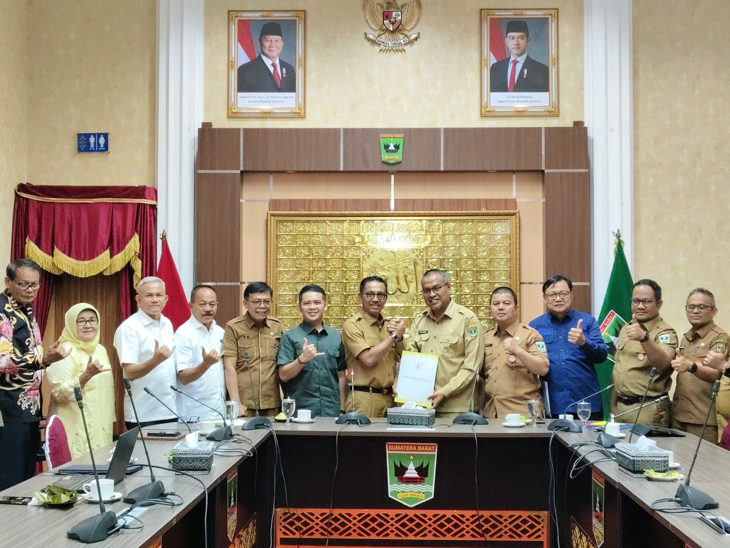 terima-audiensi-bupati-solsel,-sekda-sumbar-tegaskan-komitmen-percepatan-infrastruktur-dan-sinkronisasi-pembangunan-2027