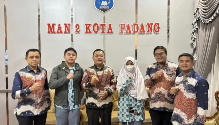 Dua Siswa MAN 2 Padang Lolos Seleksi Universitas Al-Azhar Mesir
