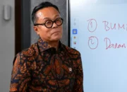 dony-oskaria:-bumn-raup-laba-rp335-triliun,-danantara-tetap-murni-entitas-bisnis