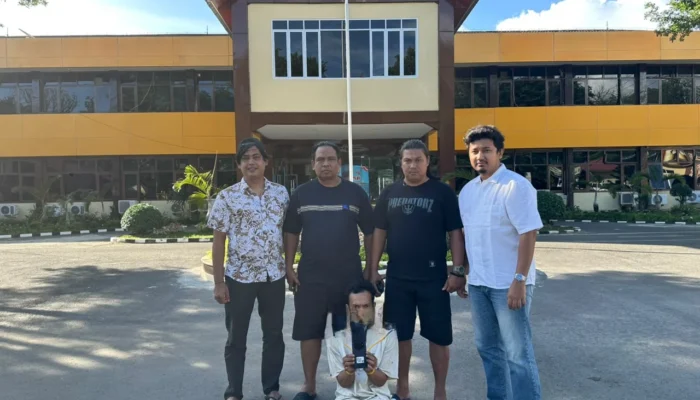 Polisi Ringkus Pelaku Pencurian Ponsel Garin Masjid di Padang