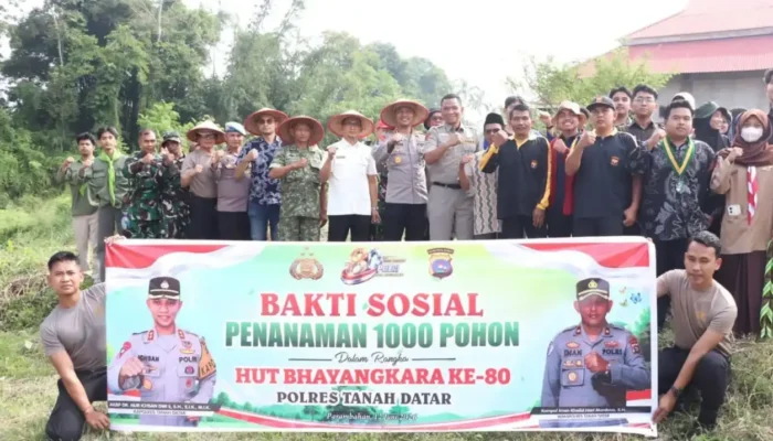 Polres Tanah Datar Tanam Seribu Pohon Cegah Banjir Bandang
