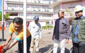 FEB UNP Tanam Puluhan Pohon Wujudkan Lingkungan Kampus Hijau